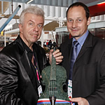 Mramorové housle, které inaugurovaly Pavilón České republiky na EXPO 2015, jsou vystaveny v Muzeu houslí v italské Cremoně