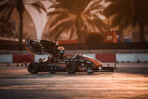 Formule studentů ČVUT se předvedly na okruhu F1 v Abu Dhabi